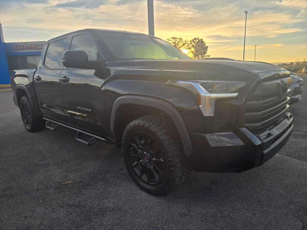 2023 Toyota Tundra 4WD SR5